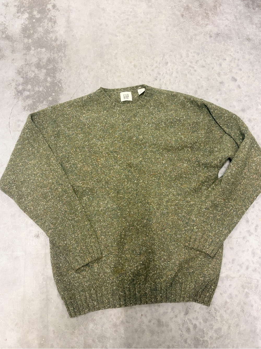 GAP Men's Crewneck Sweater in Olive Fleck